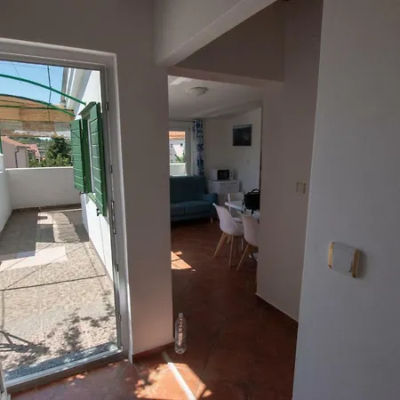 Roko I Niko Apartment Murter